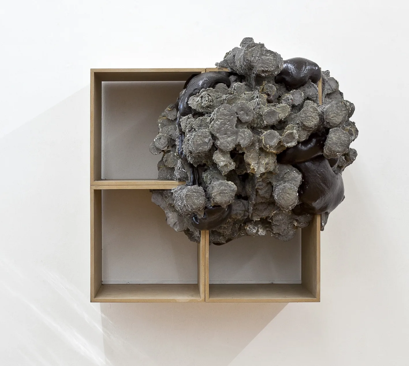 RISE. Adaption, 2012, MDF, poliuretano, 80 x 80 x 75 cm
