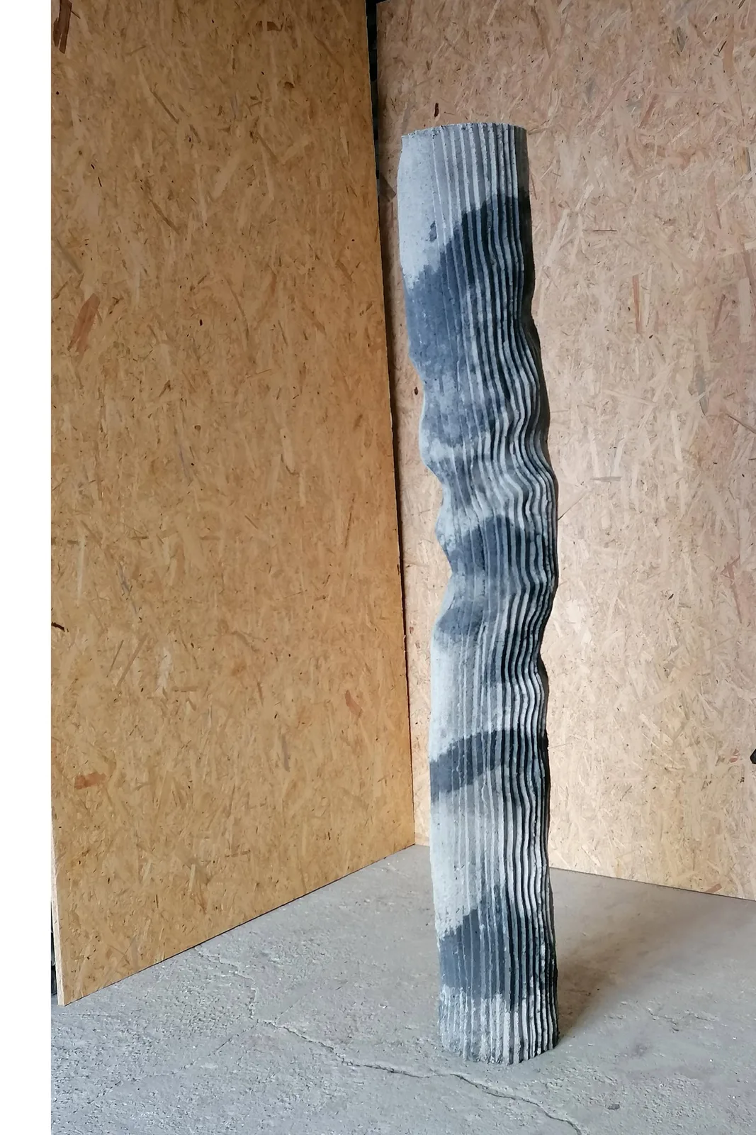 Jáchym Fleig, Fiber, 2024. Cement · 170 × 28 × 28 cm