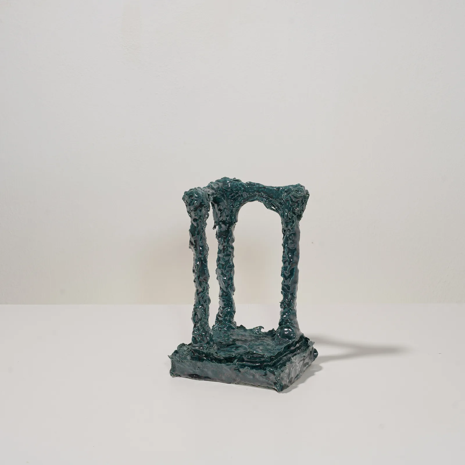 Francesca Polizzi, Elegia, 2026. Mixed clays, wool, glaze · 28 × 20 × 16 cm