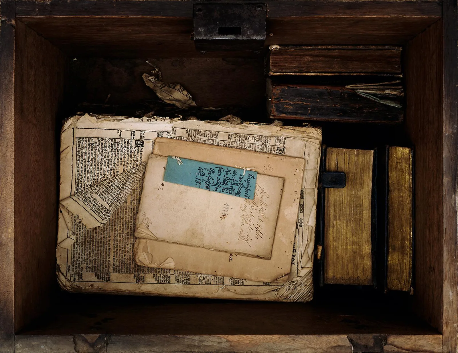 INTERIEUR. Andreas Thein, Kiste #2 (Scatola #2), 2011, C-Print Diasec