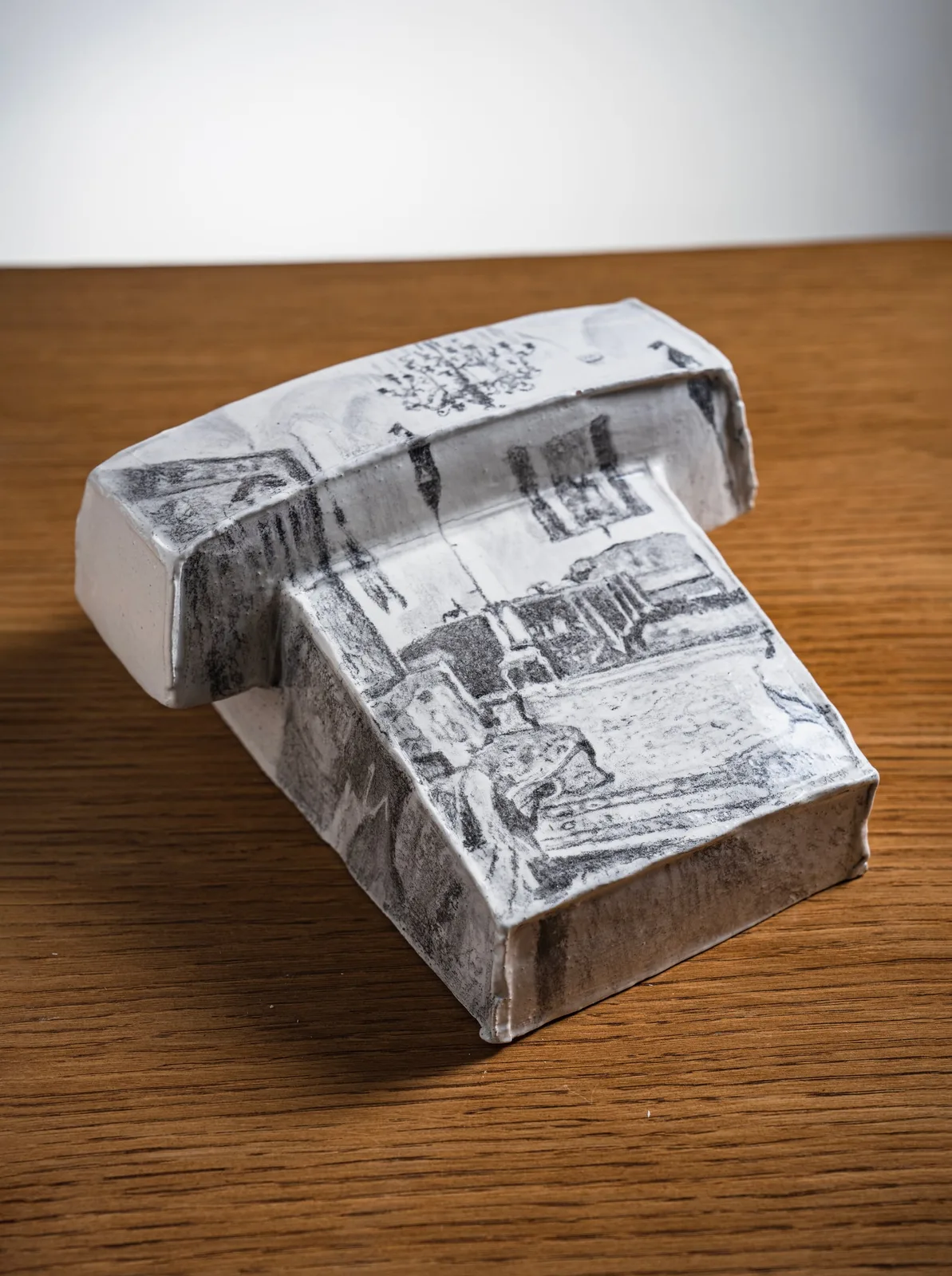 Daniele Franzella, Stasera alle 11, 2023. Ceramic · 23.5 × 22 × 11.5 cm