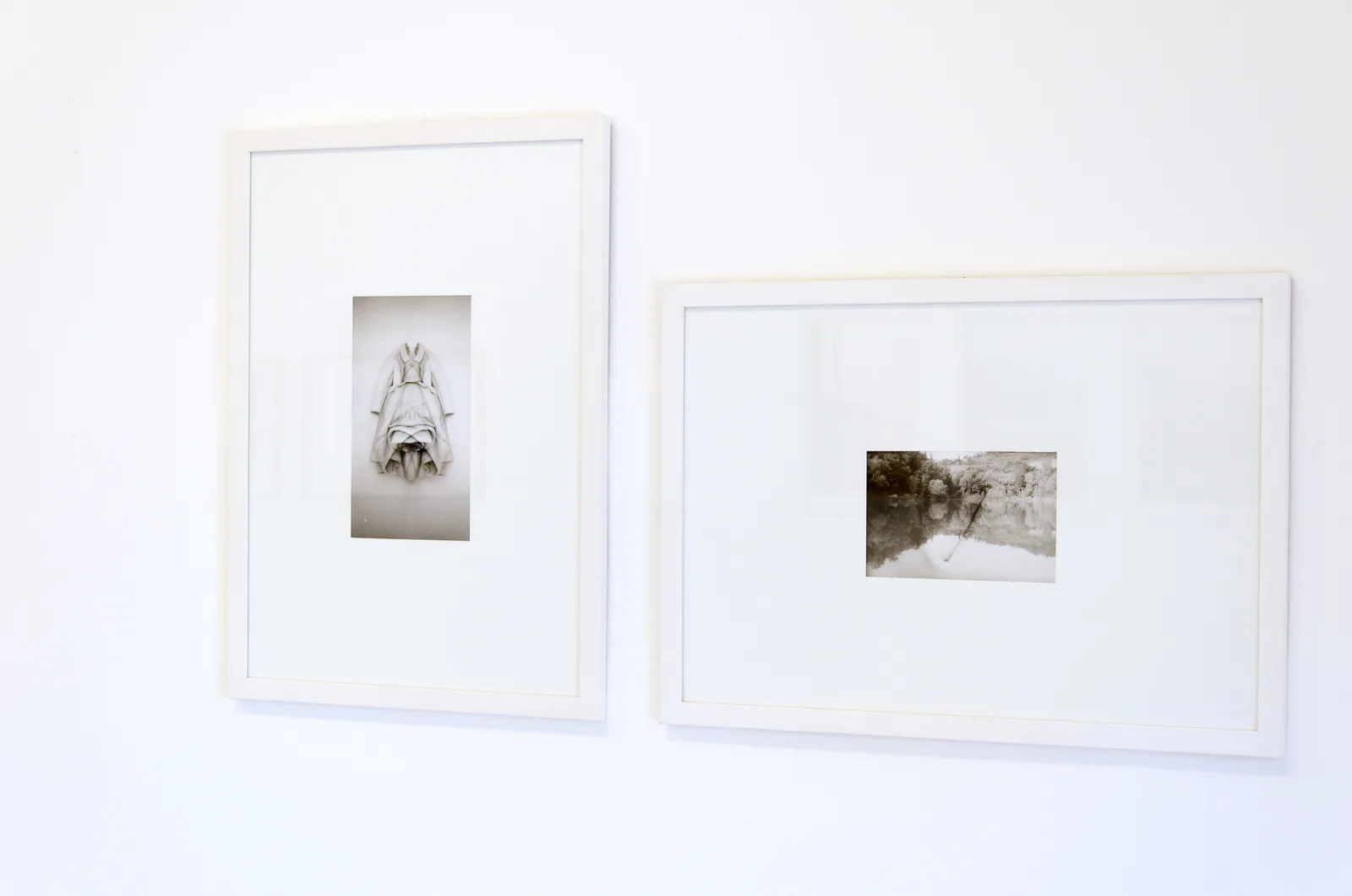 sosta. Daniela De Lorenzo, Per simpatia | Senza titolo (Sinonimi), 1998., Fotografia in b/n