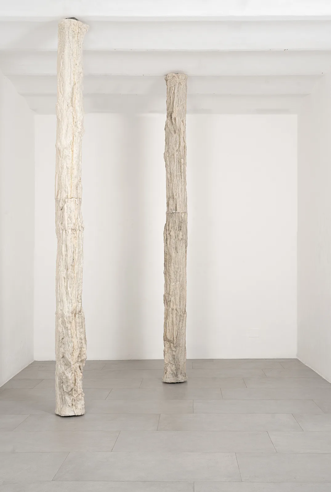 Francesca Polizzi, In Antis II, 2026. Resin and silica · 360 × 36 × 36 cm