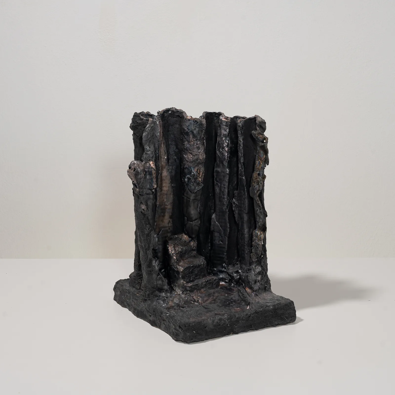 Francesca Polizzi, Elegia, 2026. Mixed clays, wool, glaze · 34 × 23 × 28 cm