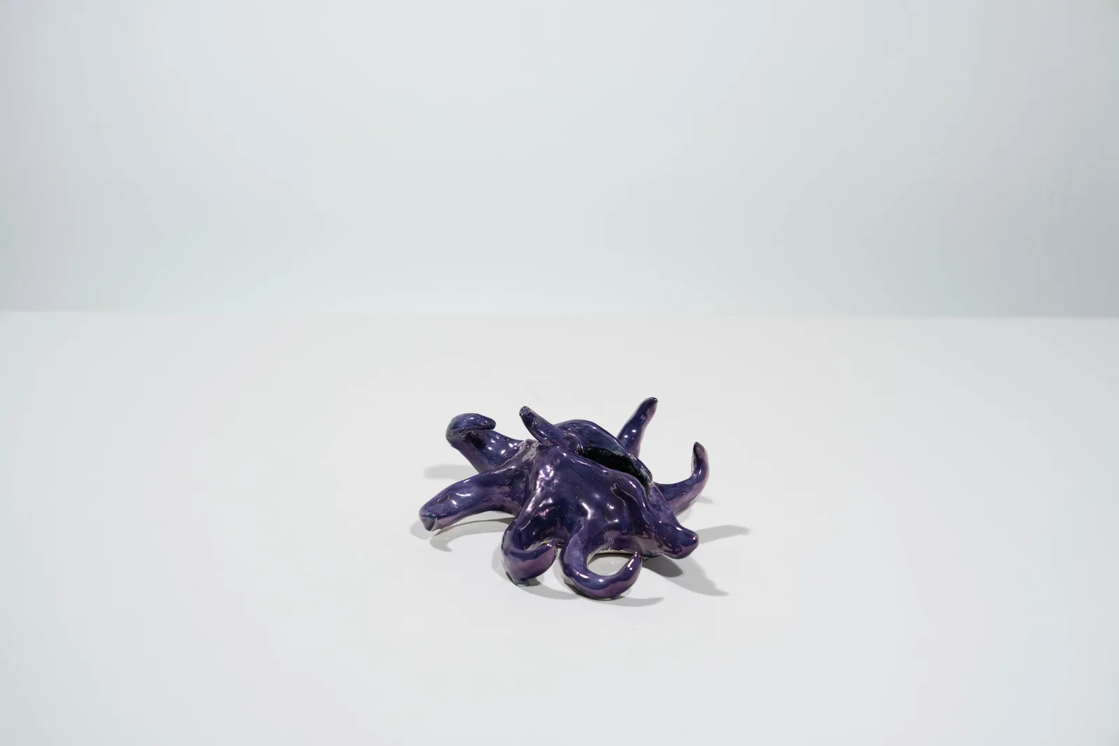 Luigi Presicce, Senza titolo, 2025. Ceramic · 11 × 17 × 8.5 cm