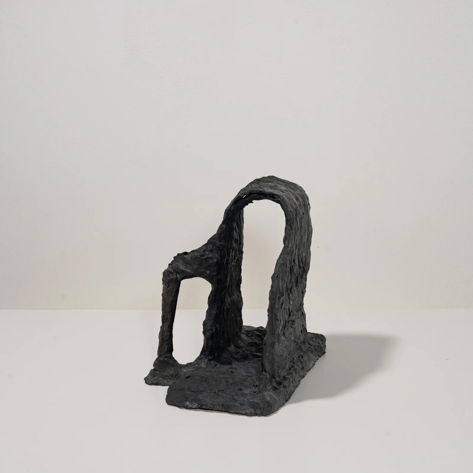 Francesca Polizzi, Elegia, 2026. Mixed clays, wool, glaze · 28 × 33 × 25 cm