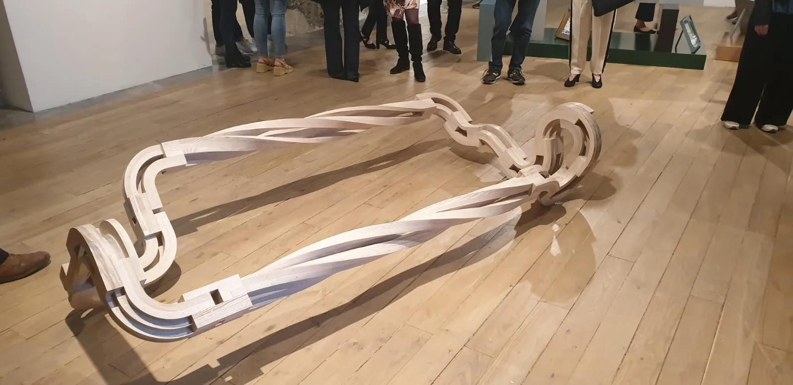 Richard Deacon, Fall, 2019. Wood and epoxy · 52 × 240 × 120 cm