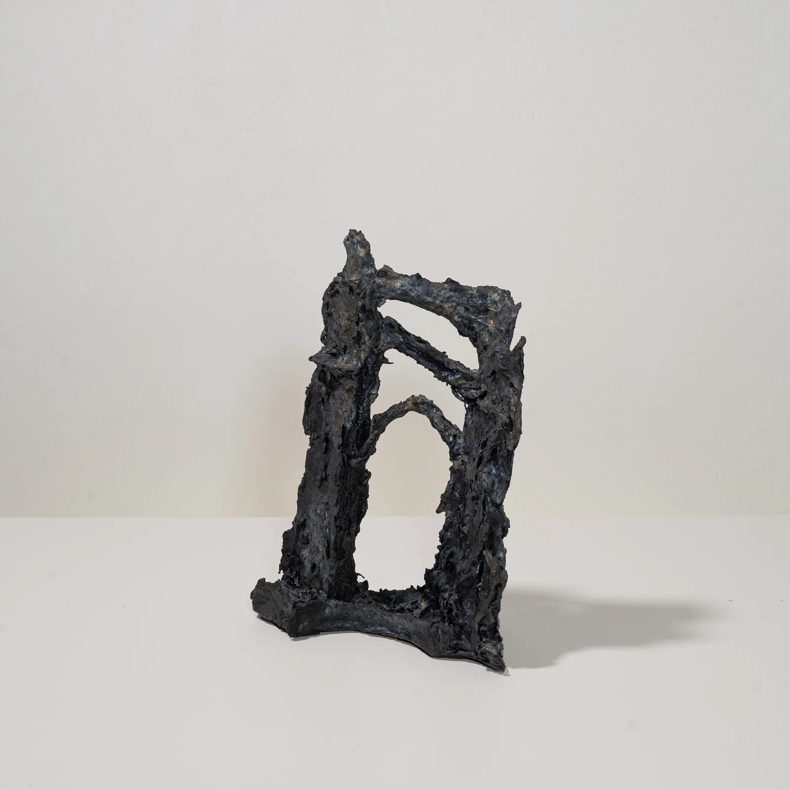 Francesca Polizzi, Elegia, 2026. Mixed clays, wool, glaze · 34 × 26 × 14 cm