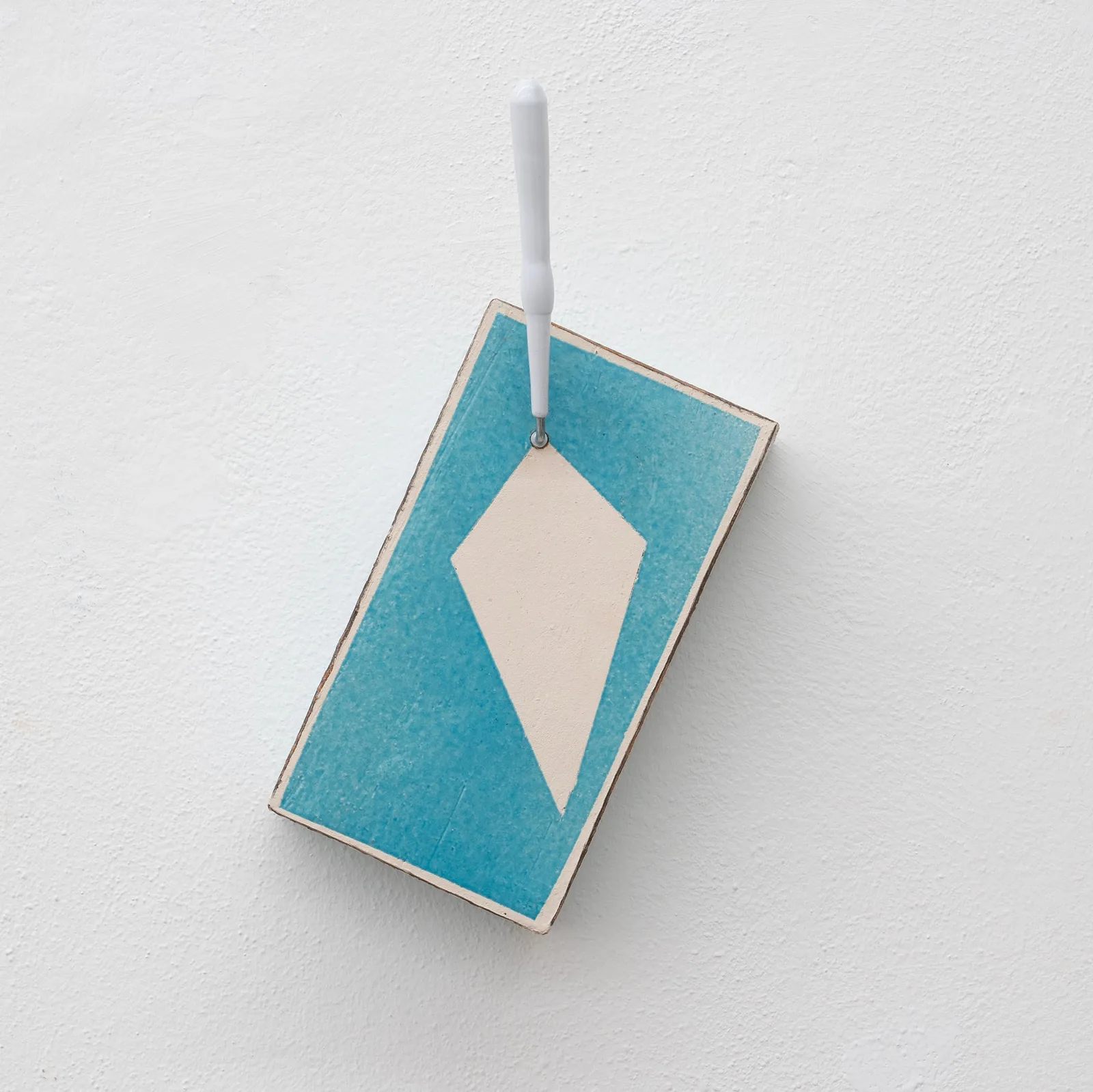 Daniele Franzella, Cazzuola, 2023. Ceramic, metal, wood · 31 × 20 × 10 cm