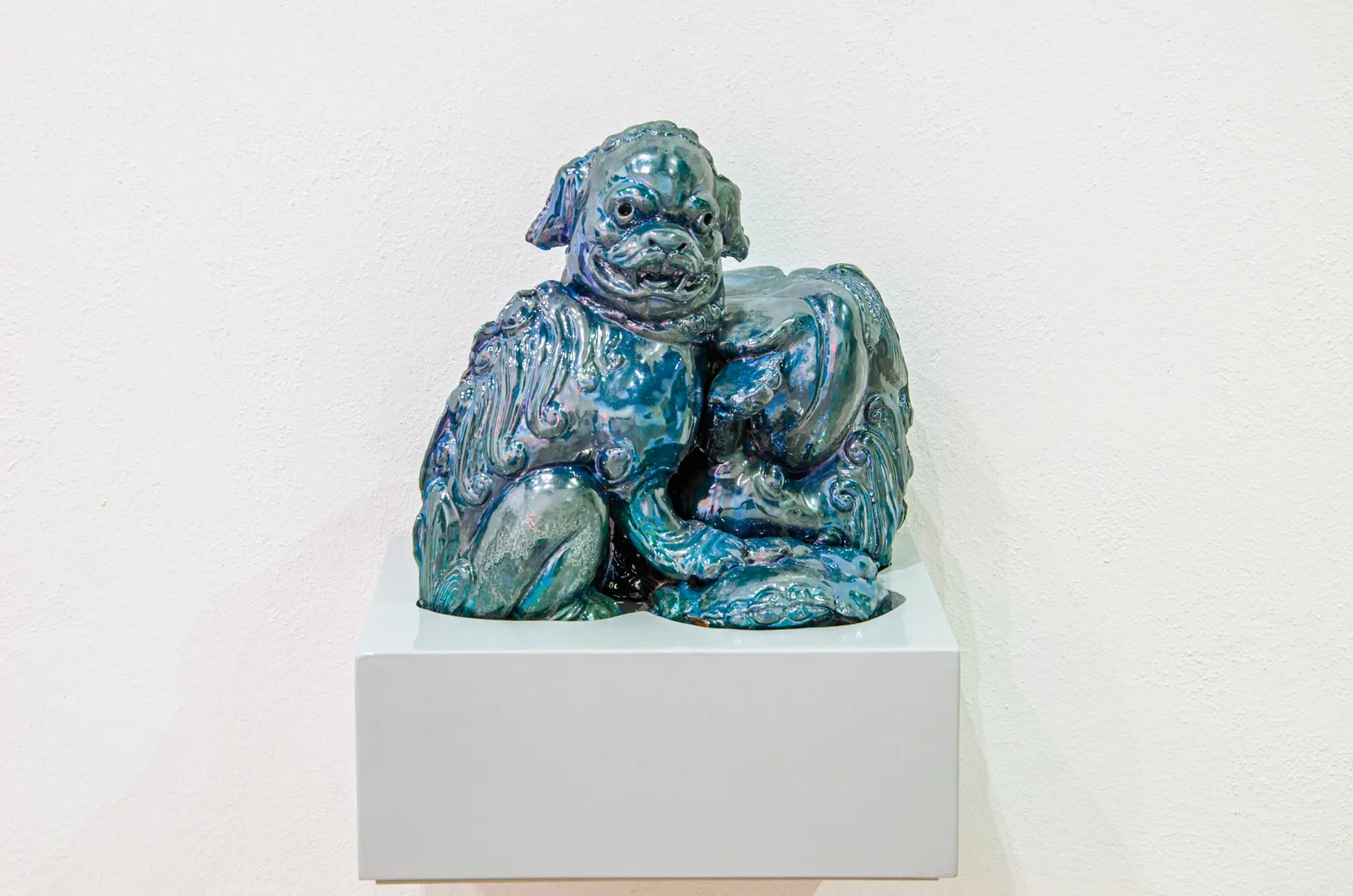 Daniele Franzella, Cani di Fo, 2022. Ceramic, wood · 40 × 31 × 24.5 cm
