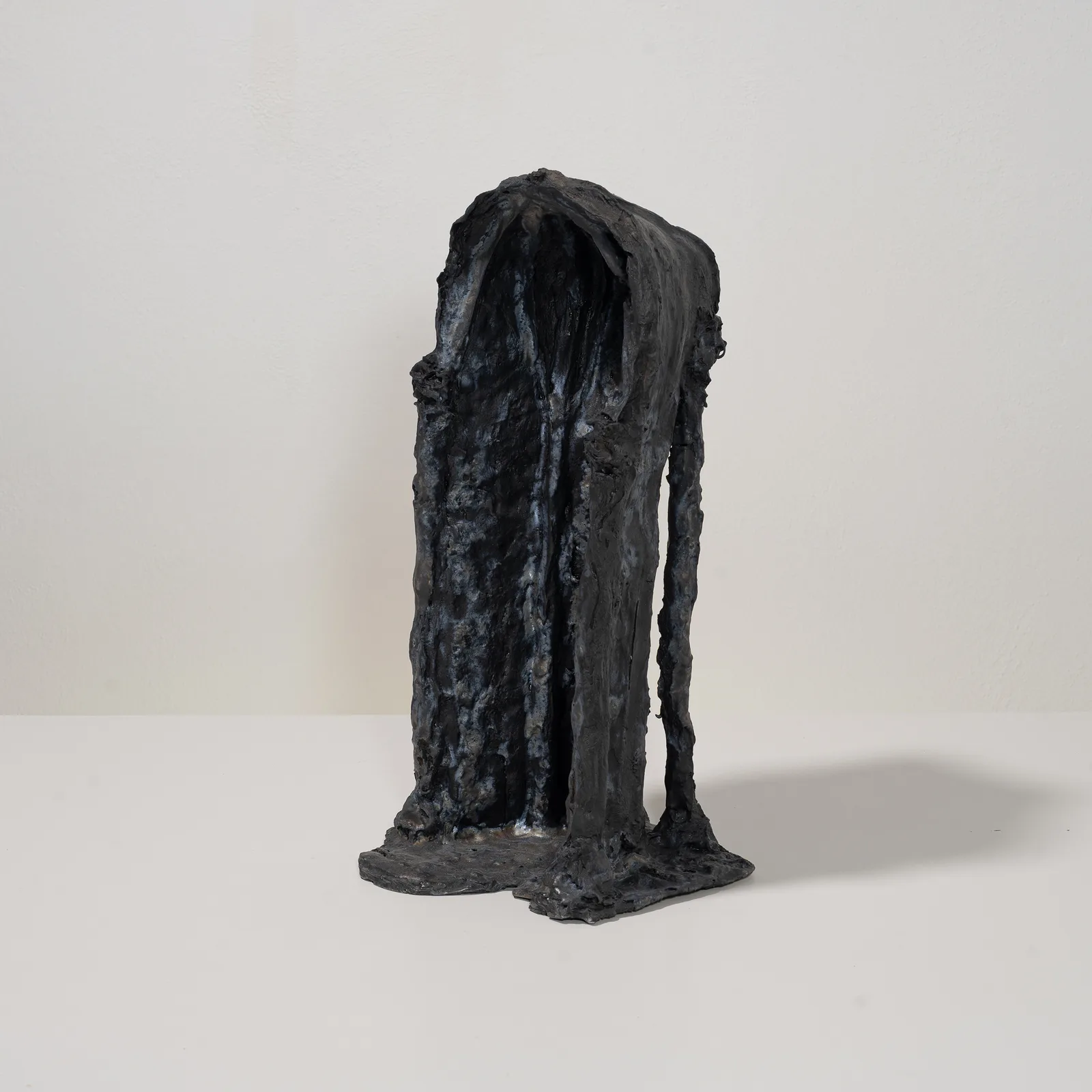 Francesca Polizzi, Elegia, 2026. Mixed clays, wool, glaze · 45 × 21 × 21 cm