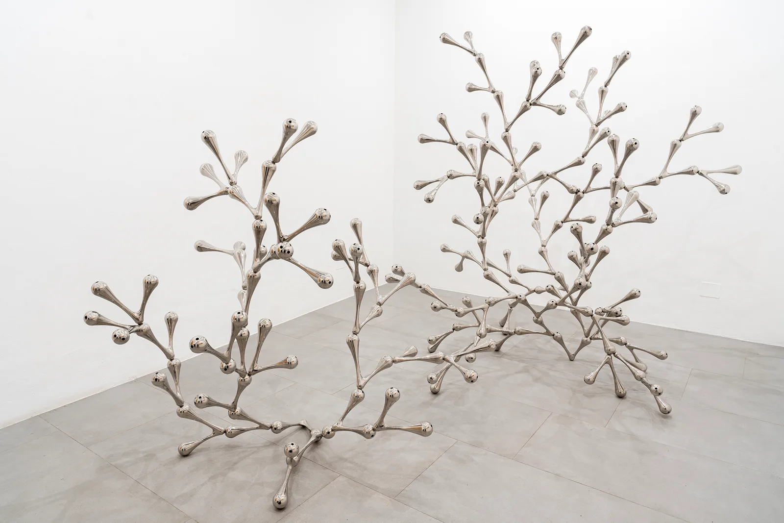 GARDEN. Loris Cecchini, Airbone, 2024, Welded stainless steel module, Variable dimensions