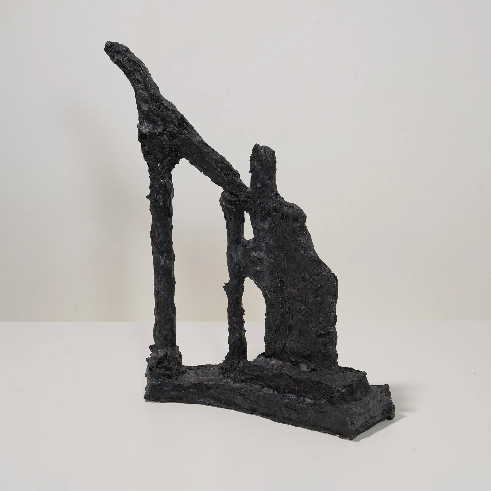 Francesca Polizzi, Elegia, 2026. Mixed clays, wool, glaze · 49 × 35 × 18 cm