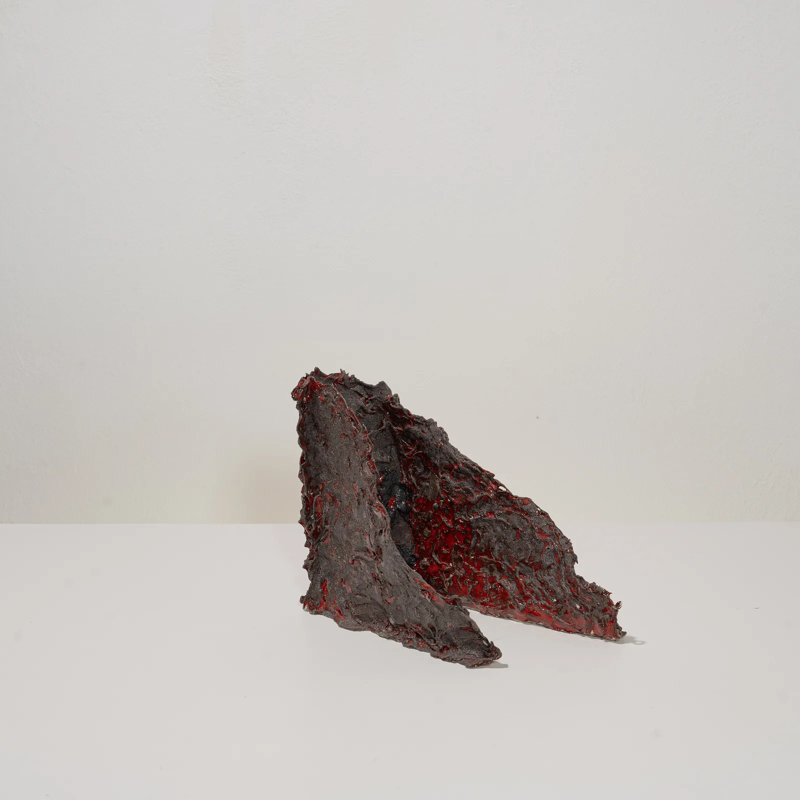 Francesca Polizzi, Elegia, 2026. Mixed clays, wool, glaze · 22 × 30 × 15 cm